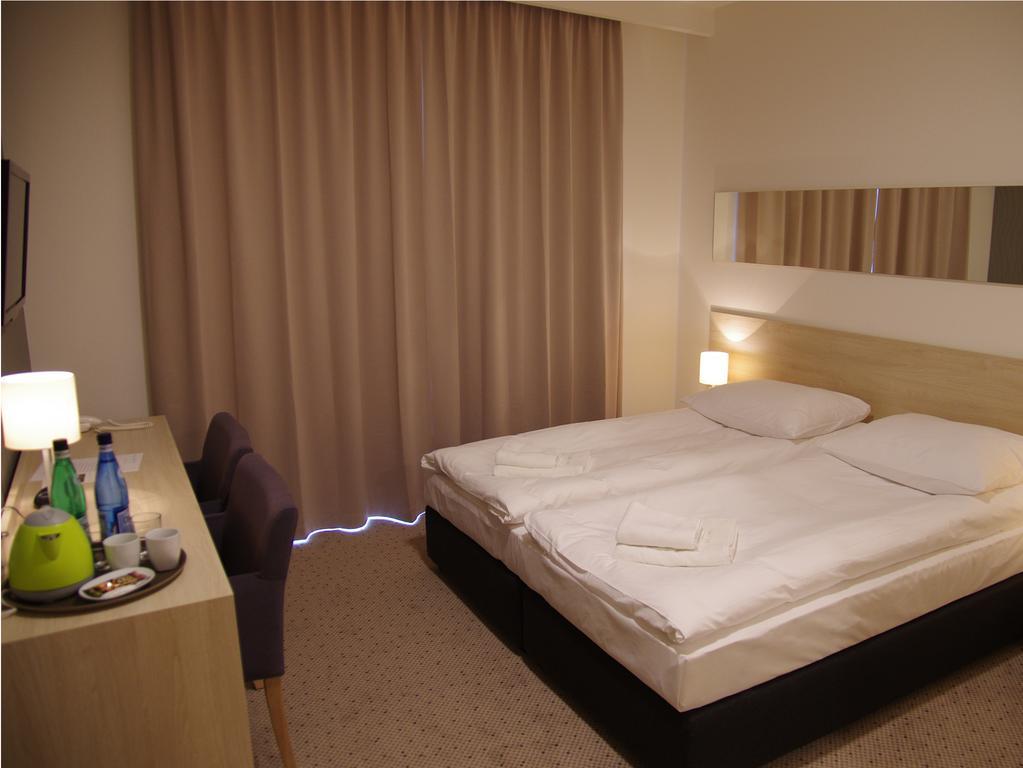 Hotel Uniejów Zimmer foto