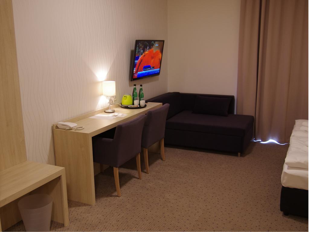 Hotel Uniejów Zimmer foto